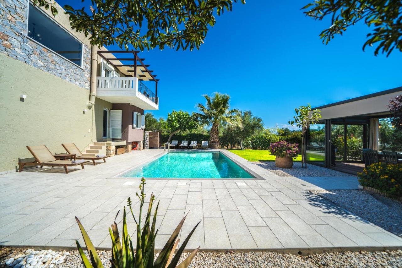 Petronila Luxury Villa With Heated Private Pool 키사모스 외부 사진