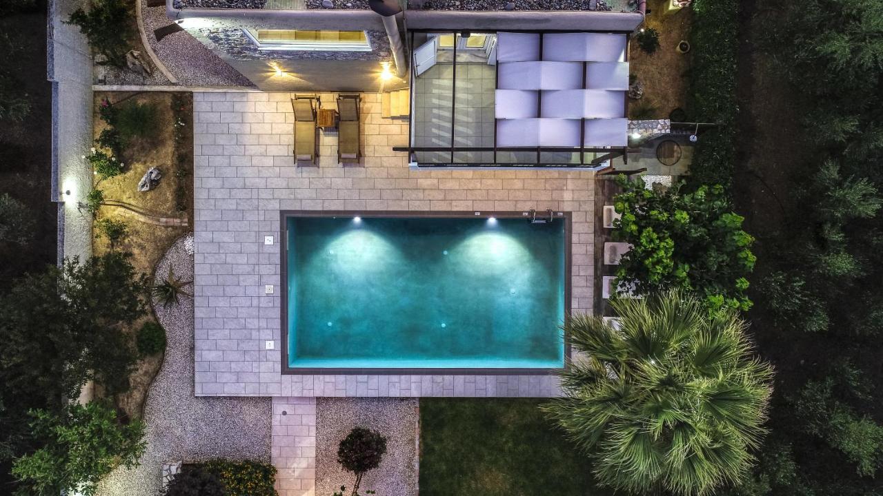 Petronila Luxury Villa With Heated Private Pool 키사모스 외부 사진