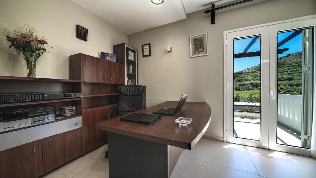 Petronila Luxury Villa With Heated Private Pool 키사모스 외부 사진