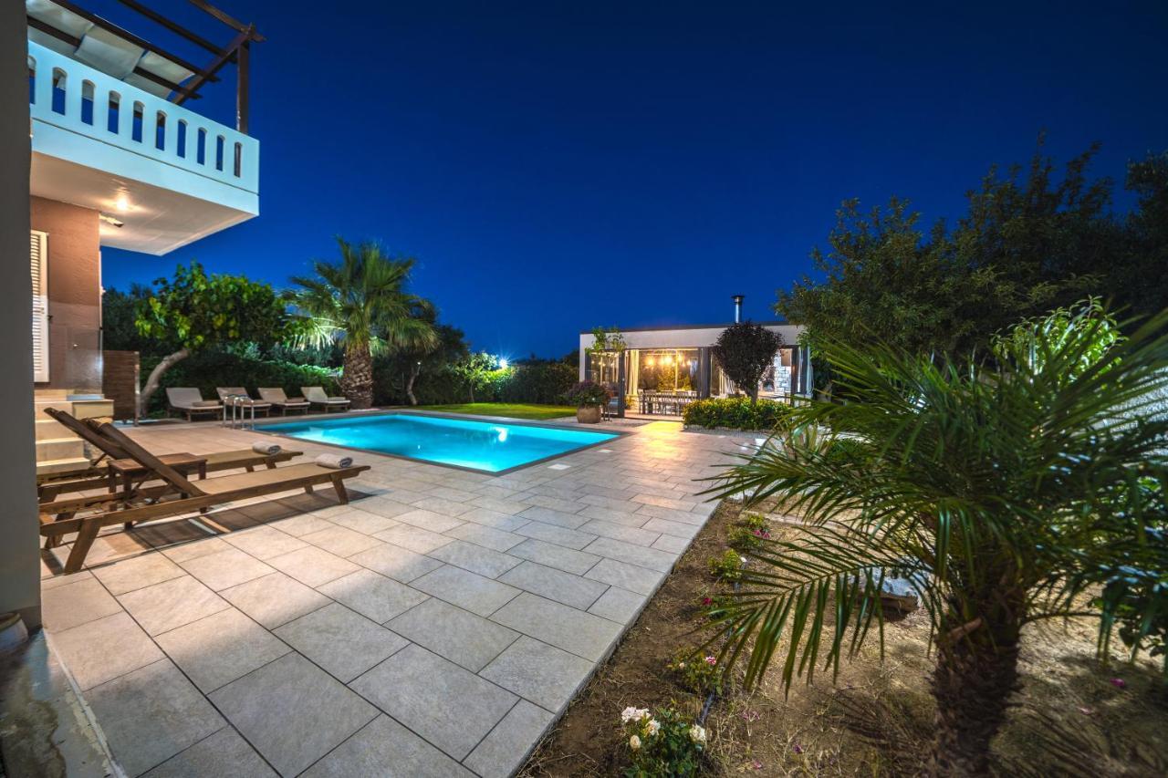 Petronila Luxury Villa With Heated Private Pool 키사모스 외부 사진