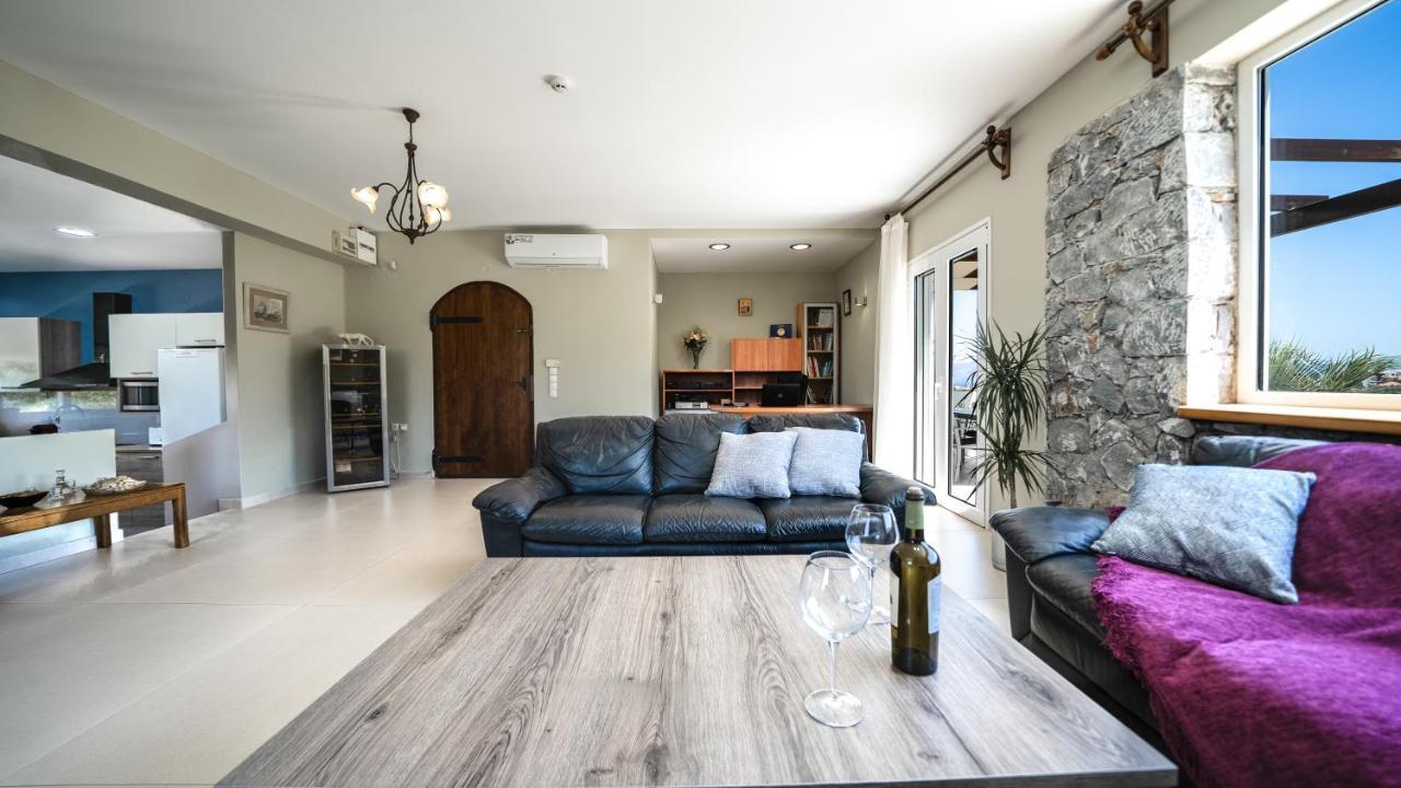 Petronila Luxury Villa With Heated Private Pool 키사모스 외부 사진