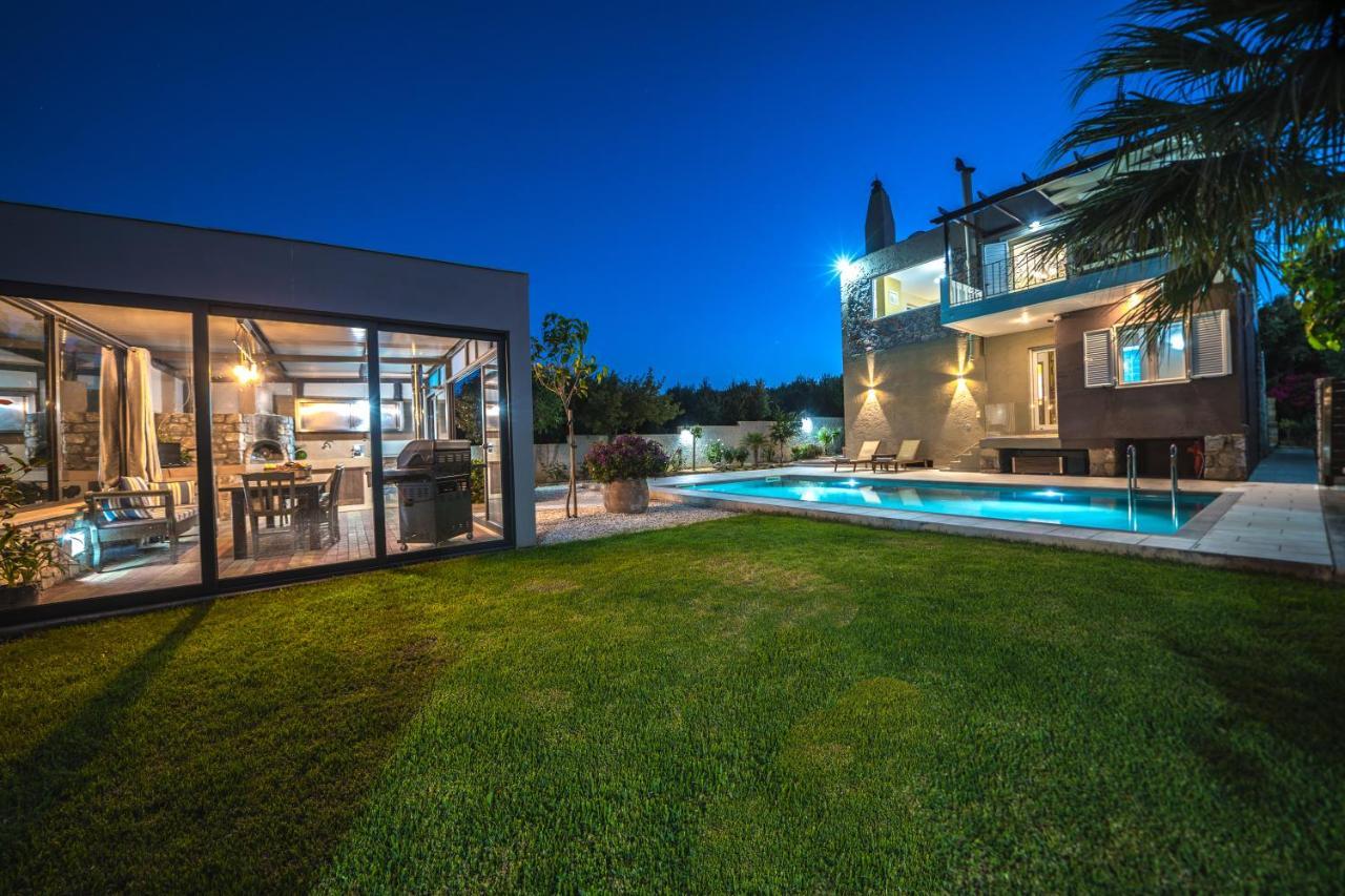 Petronila Luxury Villa With Heated Private Pool 키사모스 외부 사진