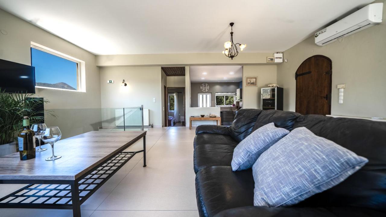 Petronila Luxury Villa With Heated Private Pool 키사모스 외부 사진
