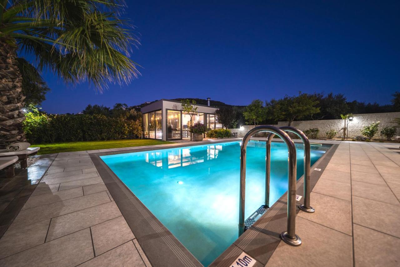 Petronila Luxury Villa With Heated Private Pool 키사모스 외부 사진